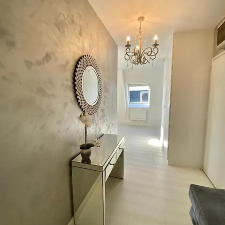 Penthouse 2 Bedroom Designer Varsó
